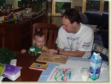 20051218-01 Tosti eten met papa